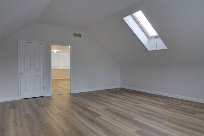 Building Photo - 245 Roseland Ln