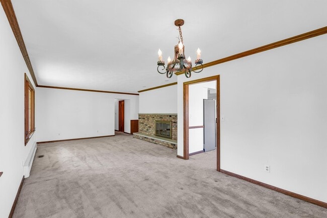 Building Photo - 1702 Golfview Dr