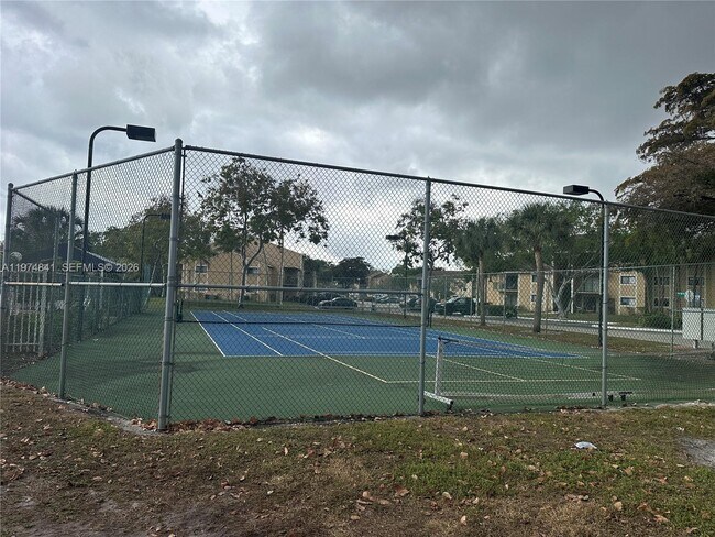 Building Photo - 9491 Palm Cir S