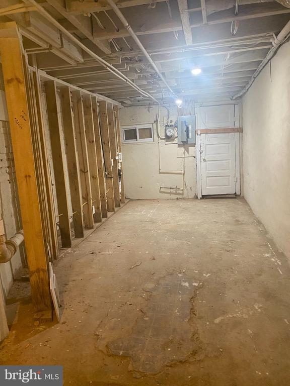 Building Photo - 2720 Parkwood Ave
