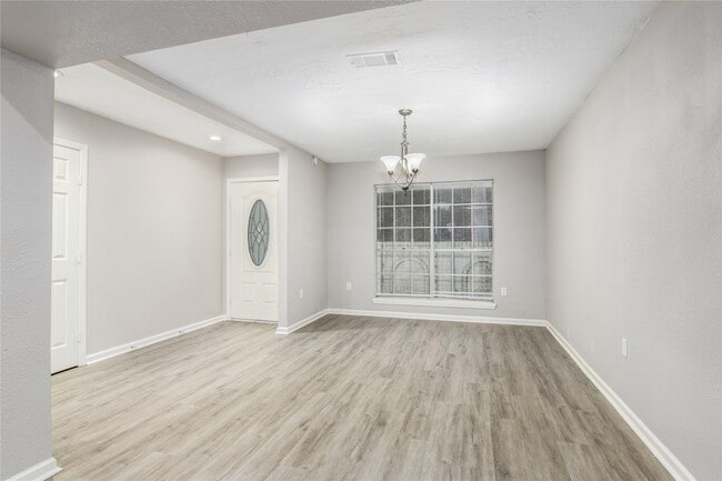 Building Photo - 1702 Athens Dr