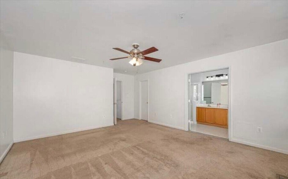 Building Photo - 4946 Whitney Terrace