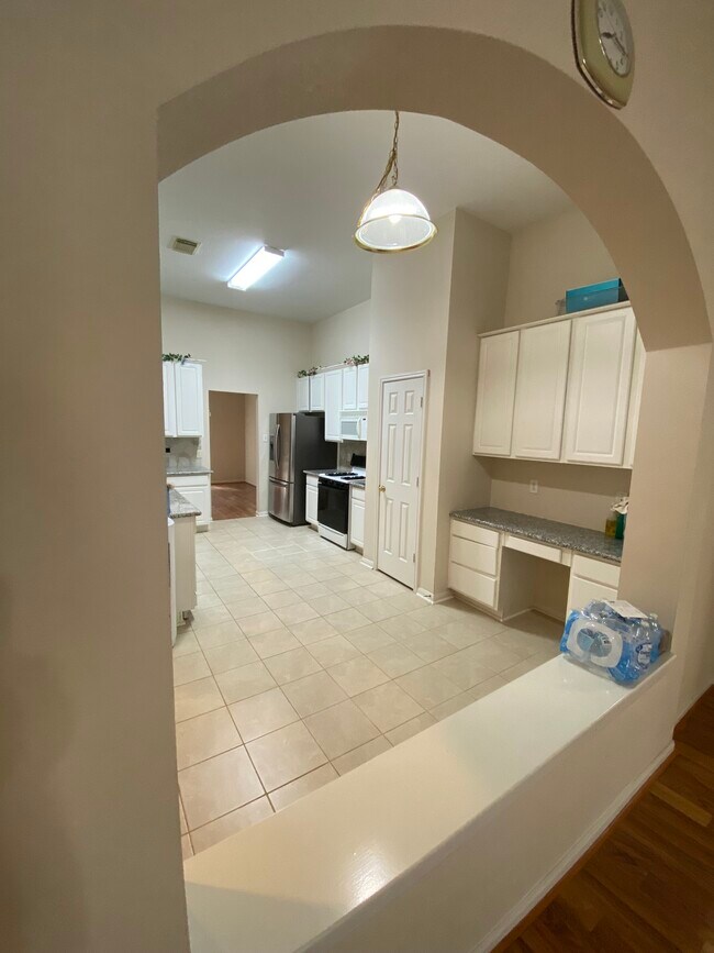 Building Photo - 16534 Wheatfield Dr