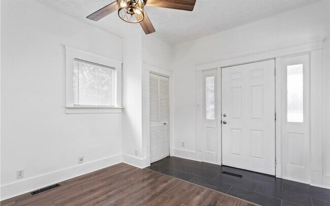 Building Photo - 230 W 39th St
