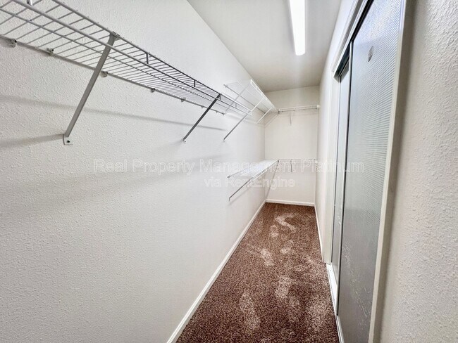 Building Photo - 6535 N Vista Ave