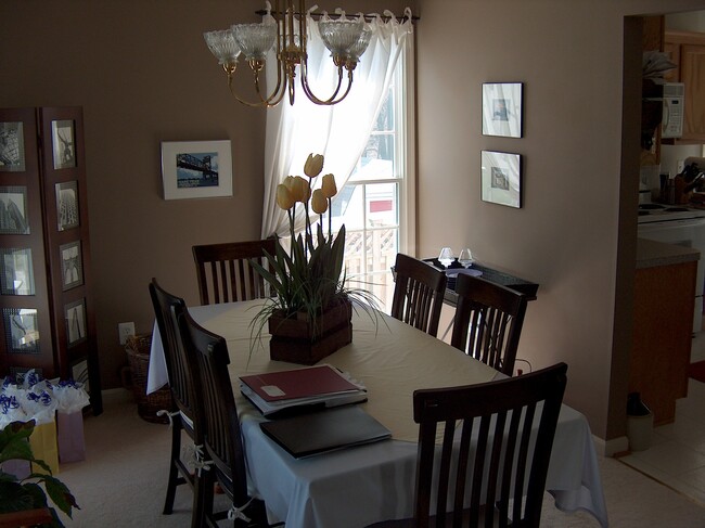 Building Photo - 486 Riverview Dr