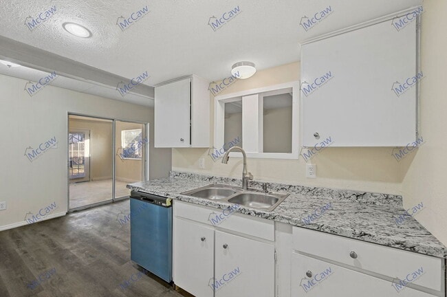 Building Photo - 15122 Marsha Dr