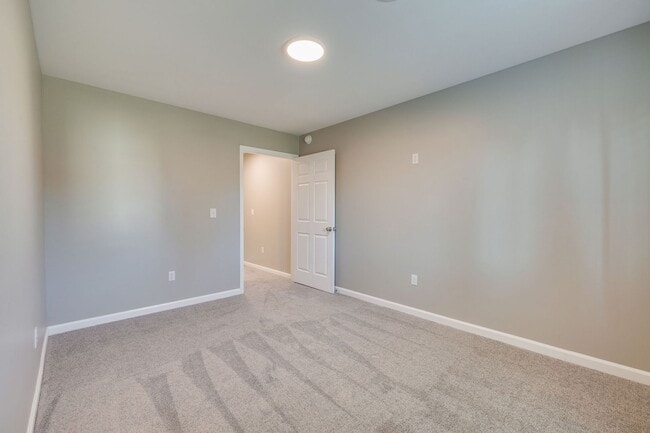 Building Photo - Gorgeous 3 br/2.5 bath Condo in Abingdon VA