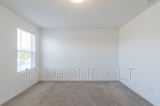 Building Photo - 15010 Scoter St