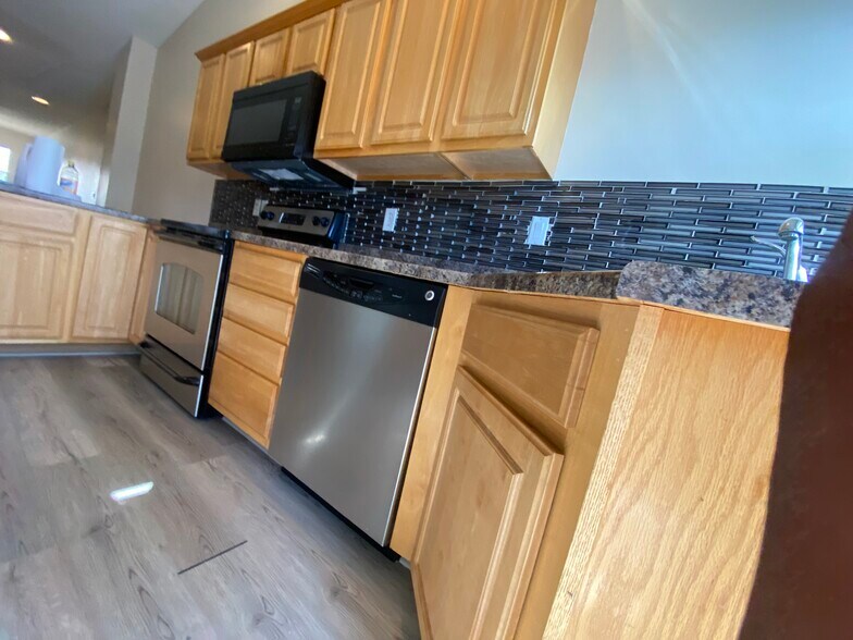 Building Photo - 1455 Easton Ln