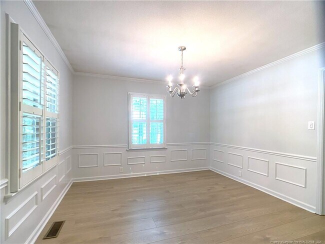 Building Photo - 2721 Mirror Lake Dr