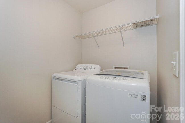 Building Photo - 8273 Viewpoint Lane