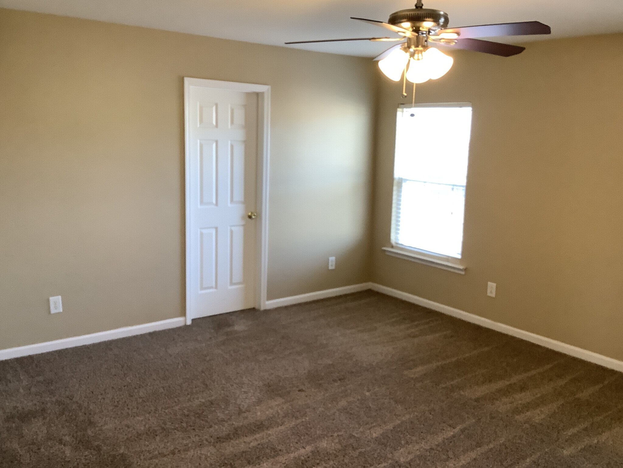 Building Photo - 6157 Paducah Dr