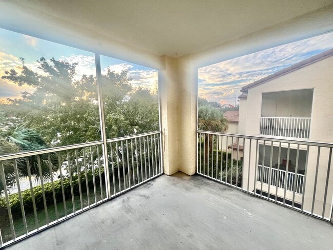 Building Photo - Immaculate 2 Bed 2 Bath Condo in Beautiful...