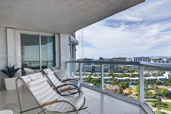 Building Photo - 16500 Collins Ave