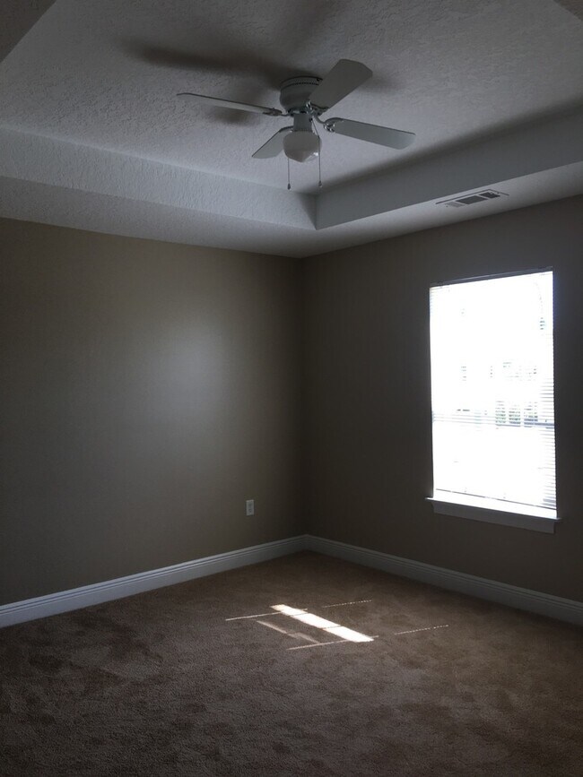 Building Photo - Great Townhome w/Easy Access to Shopping, Dining & Tyndall AFB!