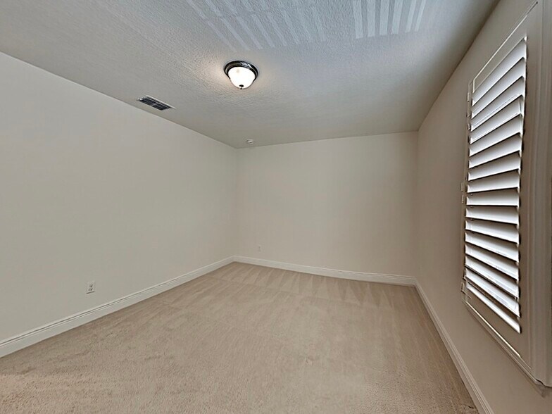 Building Photo - 8931 Lookout Pointe Dr