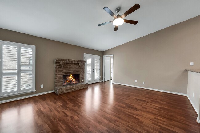 Building Photo - 2425 Augusta Dr