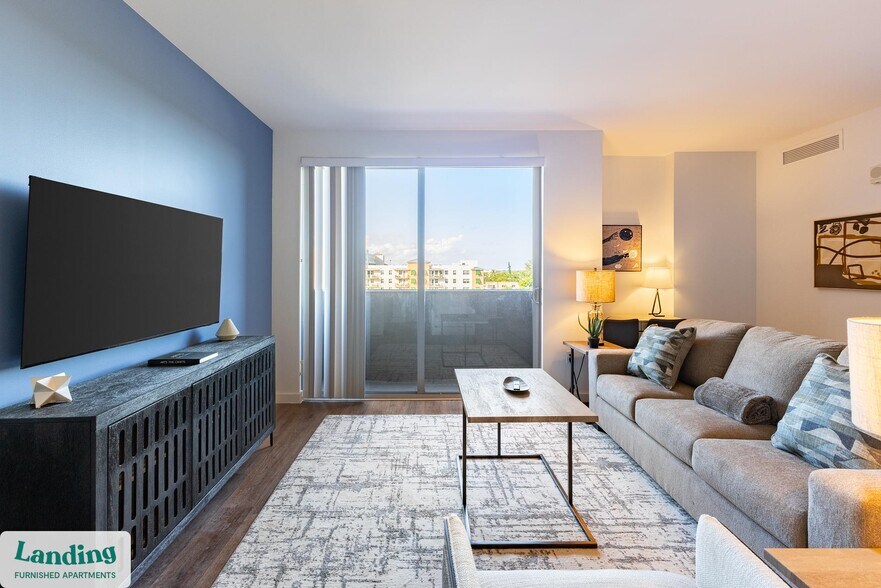 Primary Photo - 200 NE 1st Ave