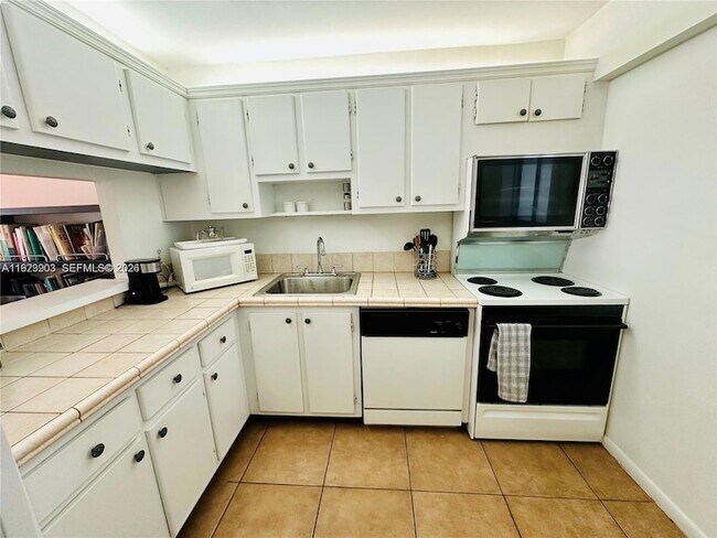 Building Photo - 1025 Alton Rd