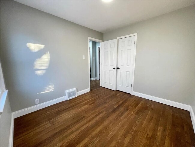 Building Photo - 1349 Kraft St