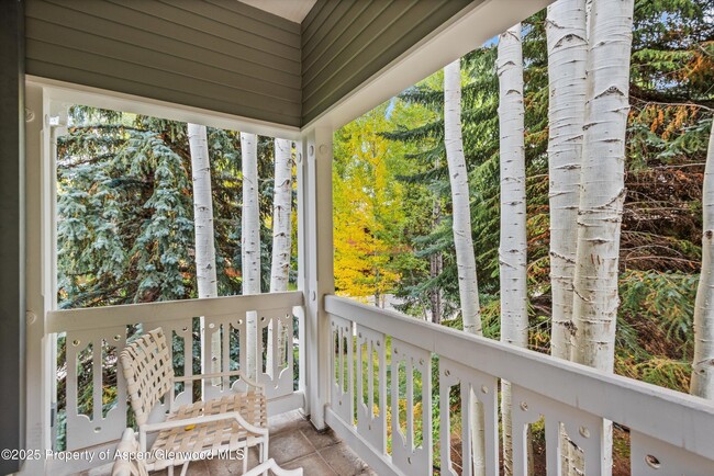 Building Photo - 431 W Hopkins Ave