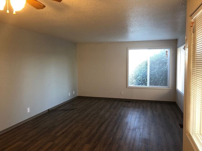 Building Photo - Cozy Condo on the Westside!