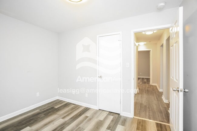 Building Photo - 3354 N Chester Ave