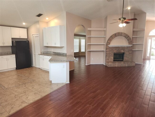 Building Photo - 150 Abbey Hollow Dr