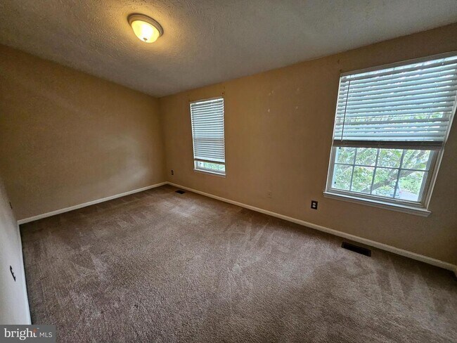 Building Photo - 104 Township Ct