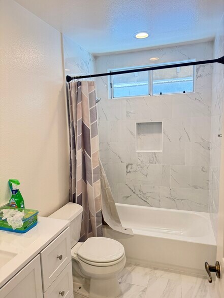 Building Photo - 2137 Wild Flower Ln
