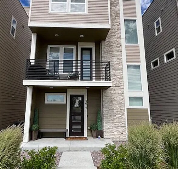 Primary Photo - 3617 Mykonos Dr