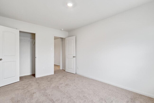 Building Photo - 205 Allington Cir