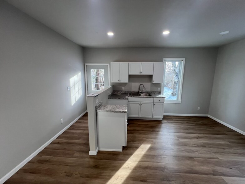 Building Photo - 1549 S 11th St