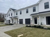 Building Photo - 945 Woodview Ct