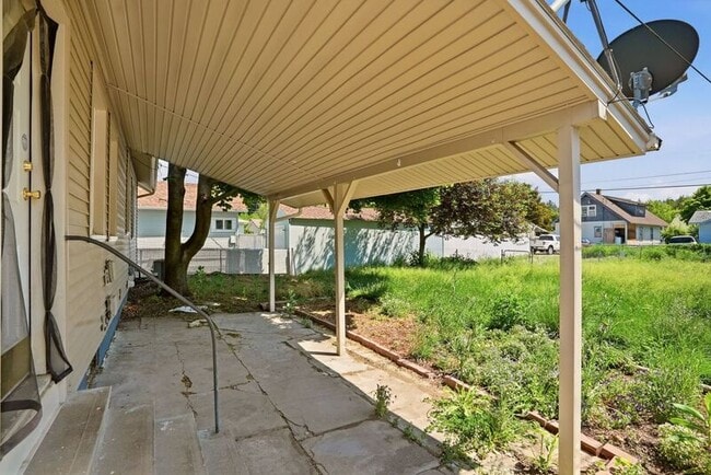 Building Photo - 3908 E 4th Ave