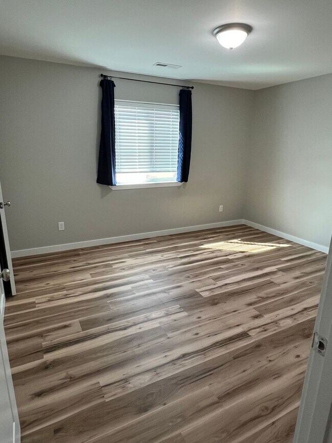 Building Photo - New Duplex fro Rent