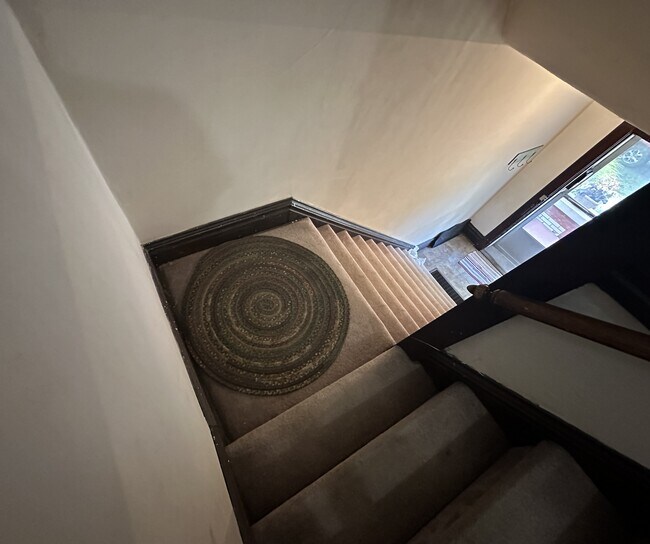 Entrance stairewell - 3016 Victor St