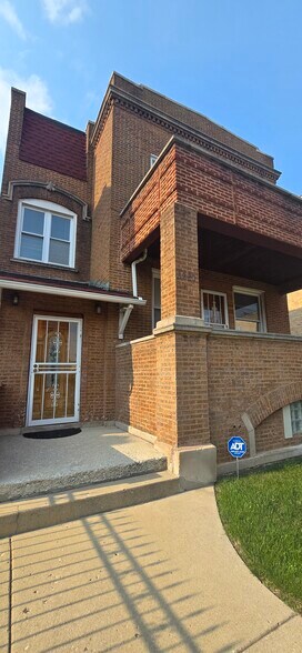 Building Photo - 3220 W Cortez St