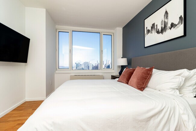 Building Photo - 635 W 42nd St
