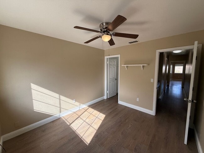 Building Photo - Updated two story home in Sylvan School Di...