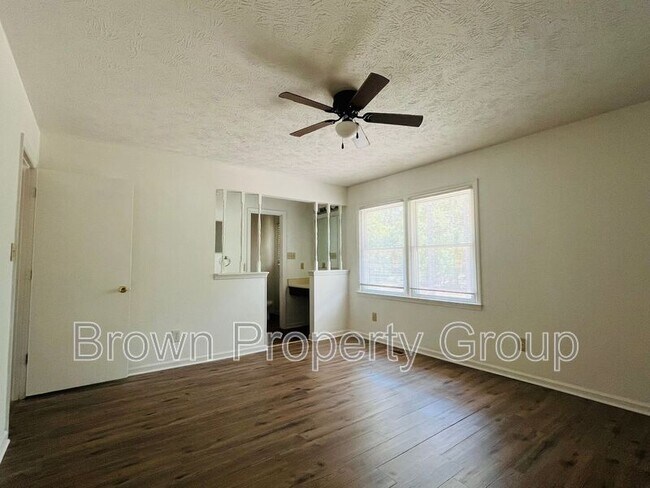 Building Photo - 6901 Woodmark Dr