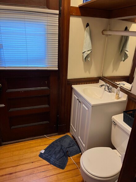 Building Photo - 195 College Ave