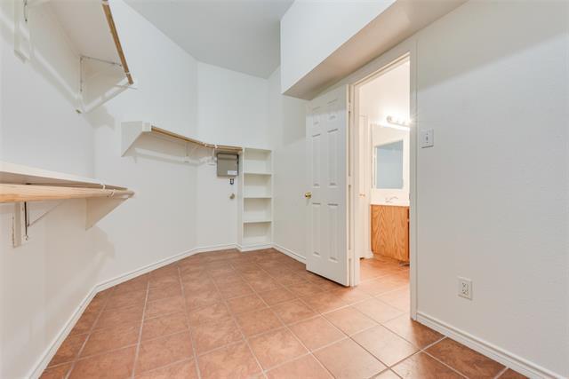 Building Photo - 2760 Beacon Hill Dr