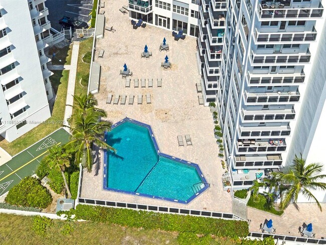 Building Photo - 3700 Galt Ocean Dr