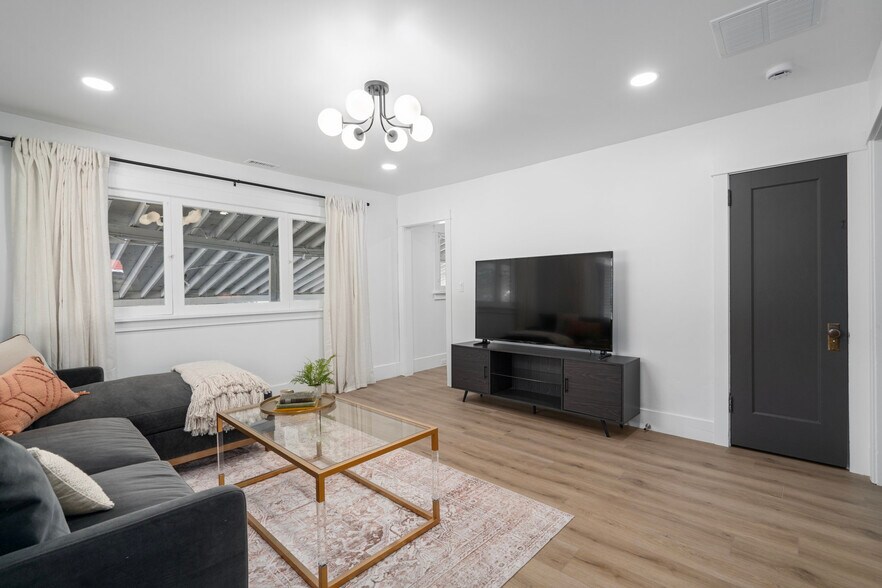 Building Photo - 430 S 400 W