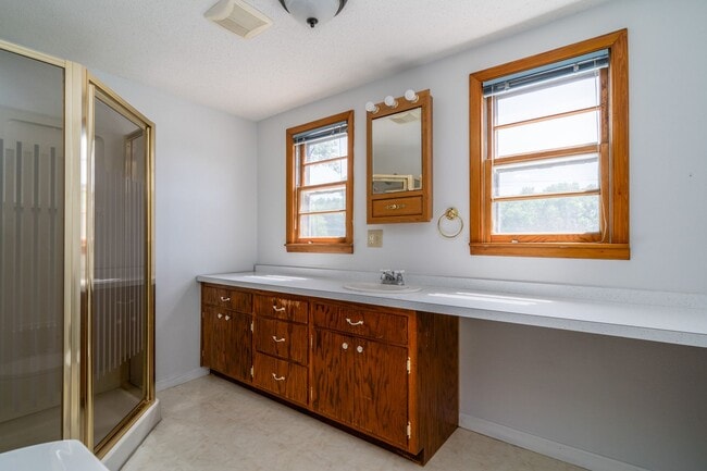 Building Photo - Single Family Home - Located Near Campus