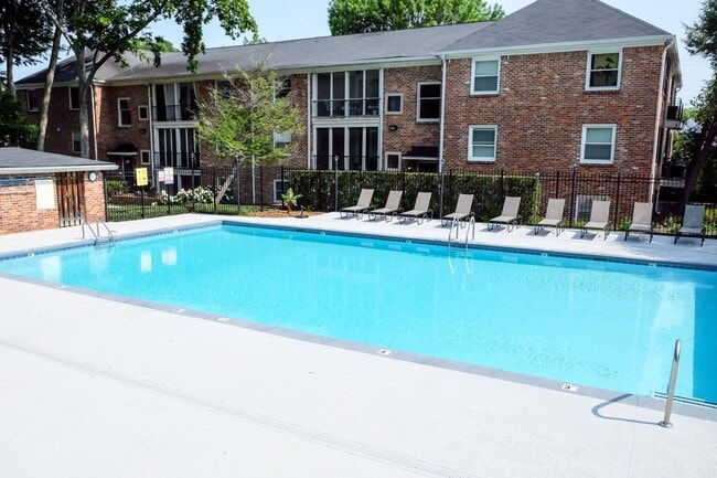 Building Photo - 5025 Hillsboro Pike