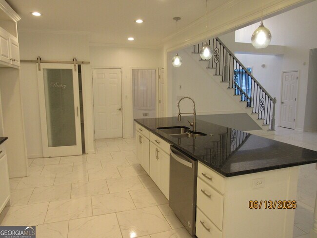 Building Photo - 115 Sutton Ct