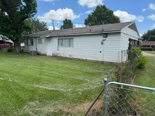 Building Photo - 3409 Bistineau Dr